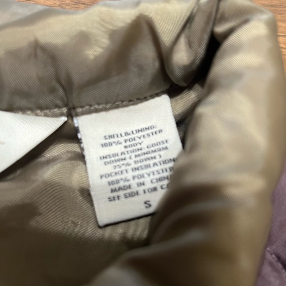Women’s goose down Light weight  Eddie Bauer purple vest size small - Picture 6 of 10